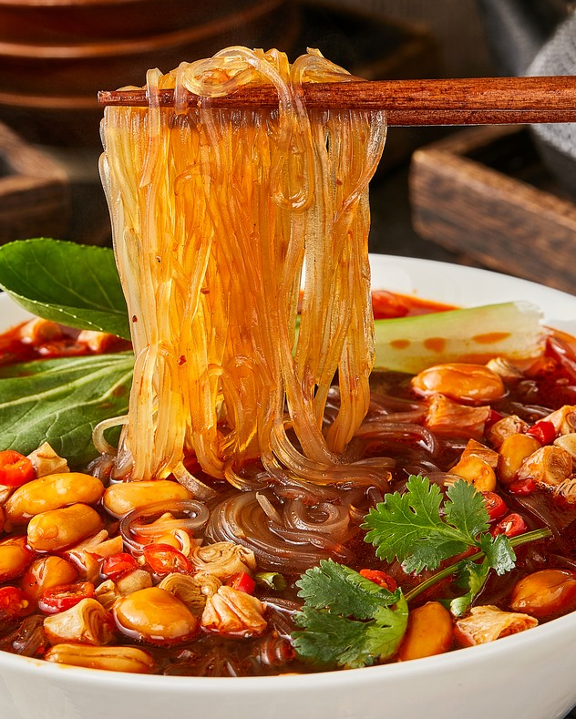 Acılı ve Ekşi Noodle (酸辣粉)